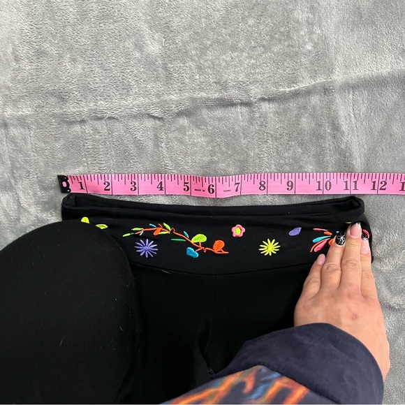Floral Embroidered Y2K Yoga Pants - Picture 8 of 11